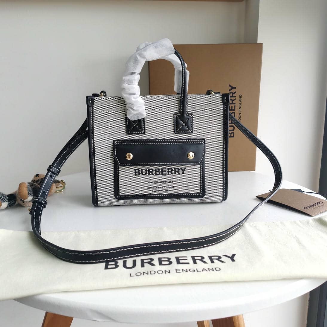 Burberry Bag 205